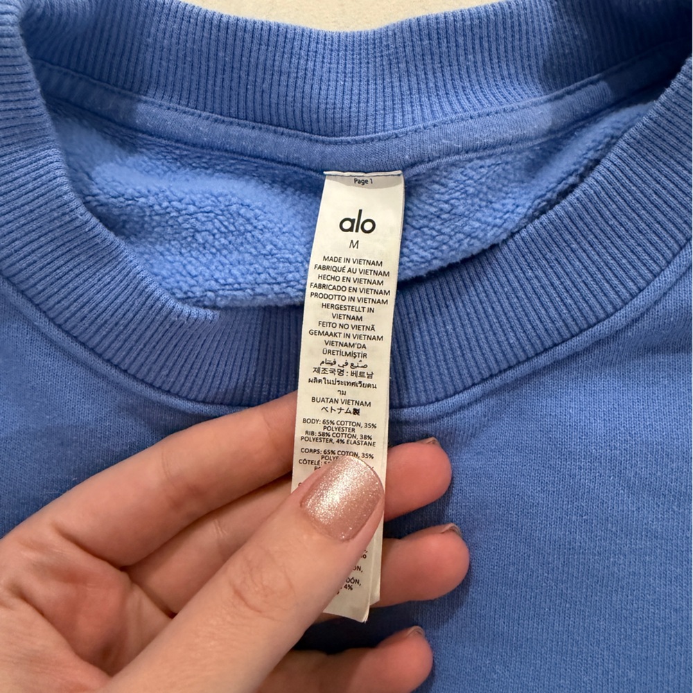 ALO Yoga Set: Crewneck Sweater and Accolade sweatpants in Crystal clear blue - Picture 3 of 7